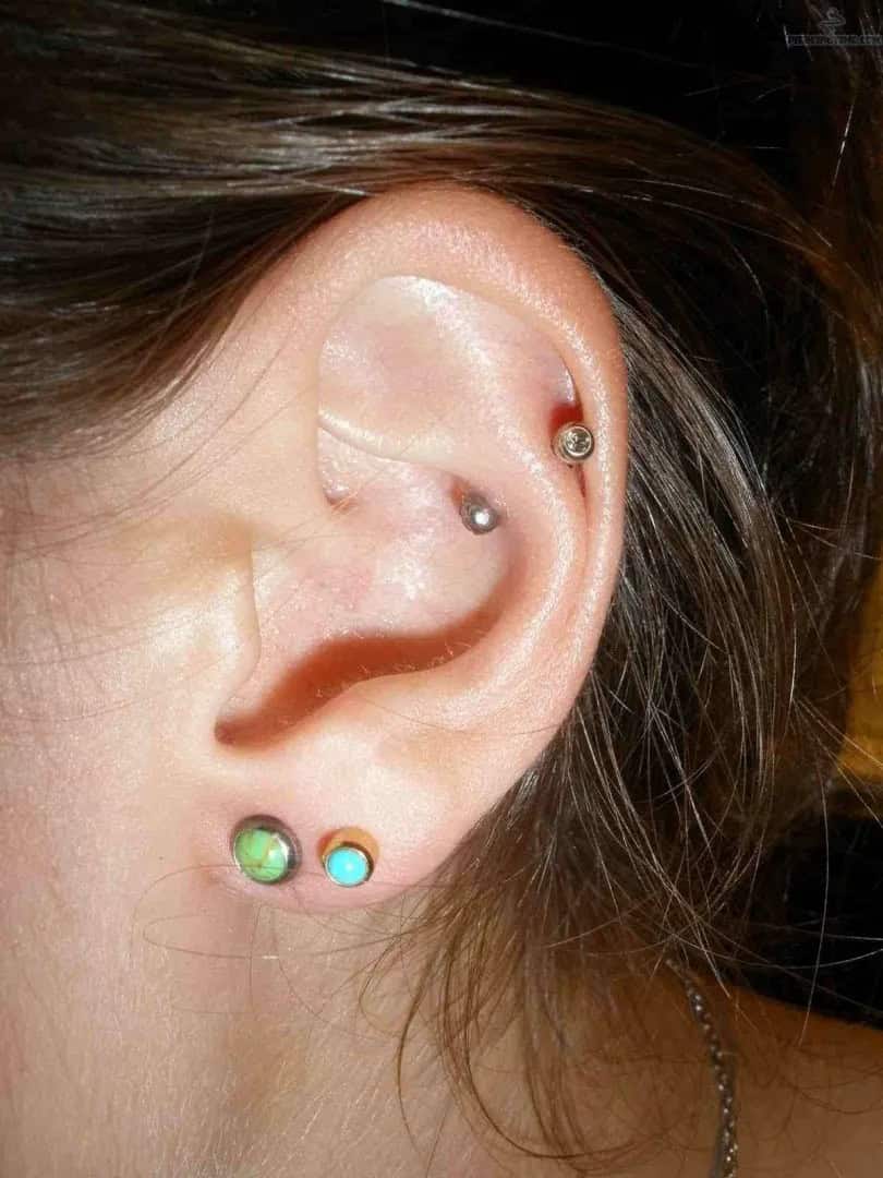 What does a snug piercing look like?