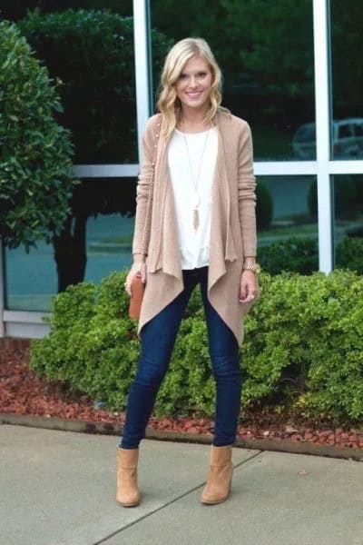 Blush Cardigan with Dark Blue Skinny Jeans