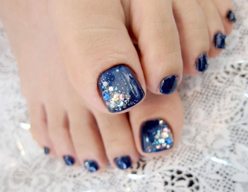 Toe nail art with crystals or rhinestones