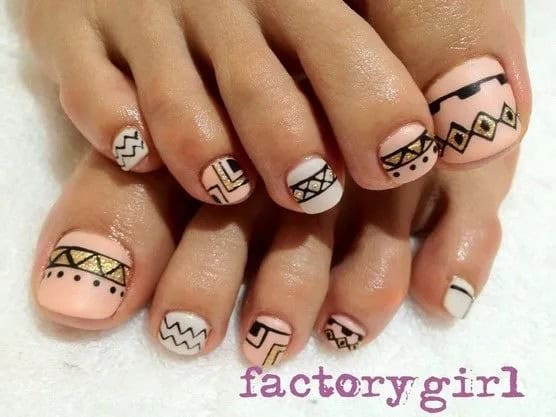 Easy toenail designs with DIY motifs