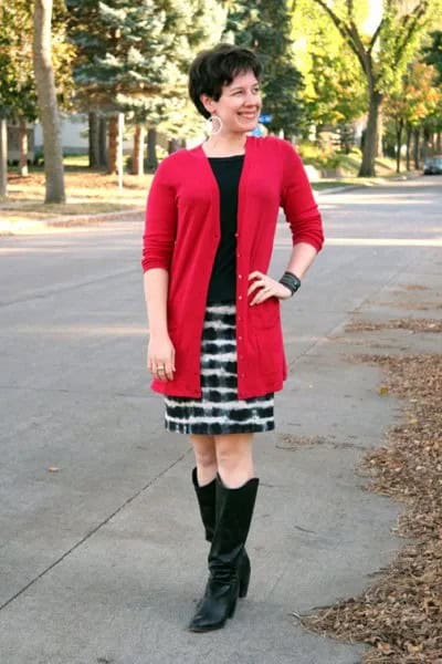 Red Long Sweater Cardigan with Black and White Printed Mini Skirt