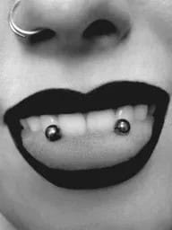 What does a snake eyes piercing look like?