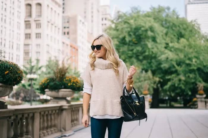 Pale Pink Turtleneck Short Sleeve Ribbed Sweater with Dark Jeans