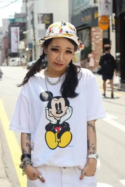 Cartoon Printed White and Yellow Bucket Hat with Tee & Jeans