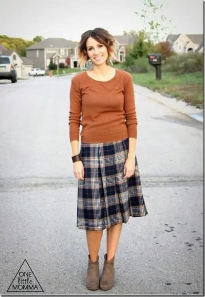 Green Scoop Neck Fitted Sweater with Midi Plaid Pleated Skirt