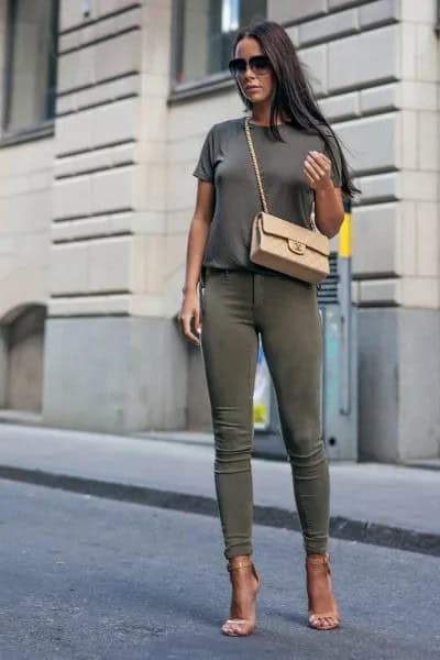 Grey T Shirt with Green Skinny Khaki Jeans & Pink Heels