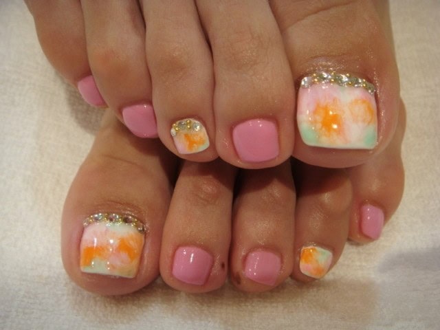 Toe nail art with crystals or rhinestones