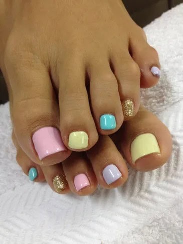 Simple toenail designs using pastel colors